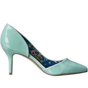 New, never worn Madden Girl Mint D’Orsay Heel!